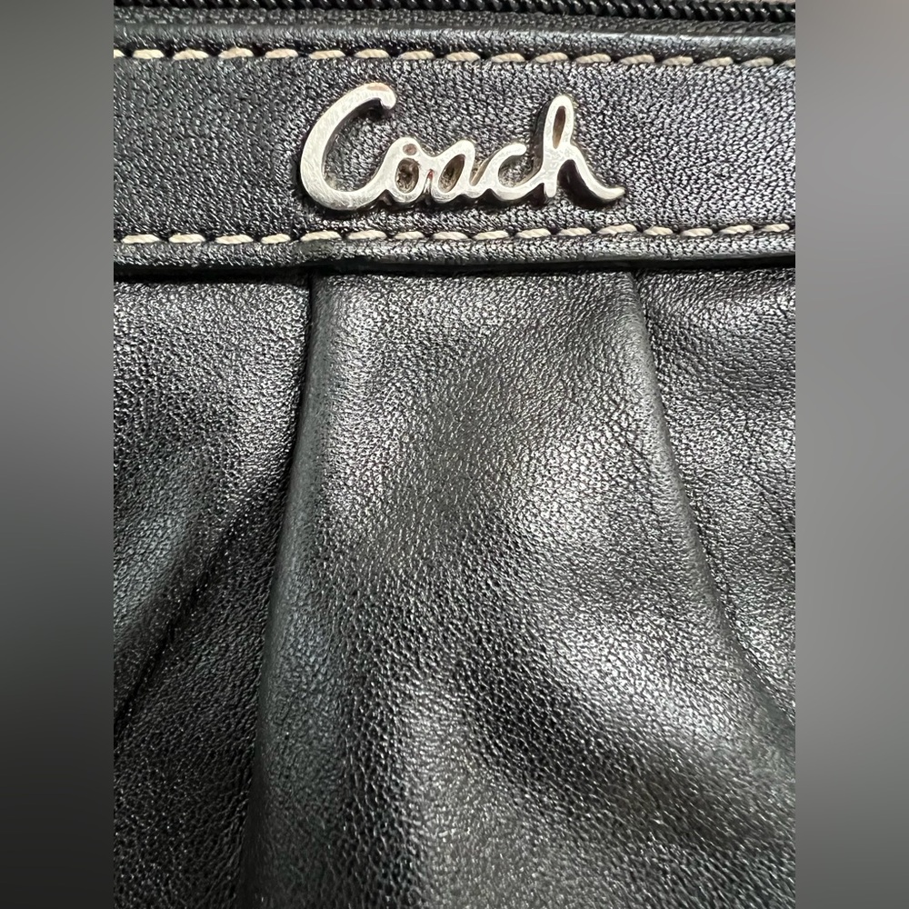 ❤️ Coach Black Leather wristlet ❤️ - Picture 3 of 11